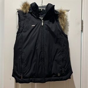 Columbia Xco black Vest with detachable fur hood. Size Large fits like a medium.